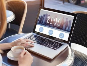 Top 10: Fintech Blogs with Insights & Innovations